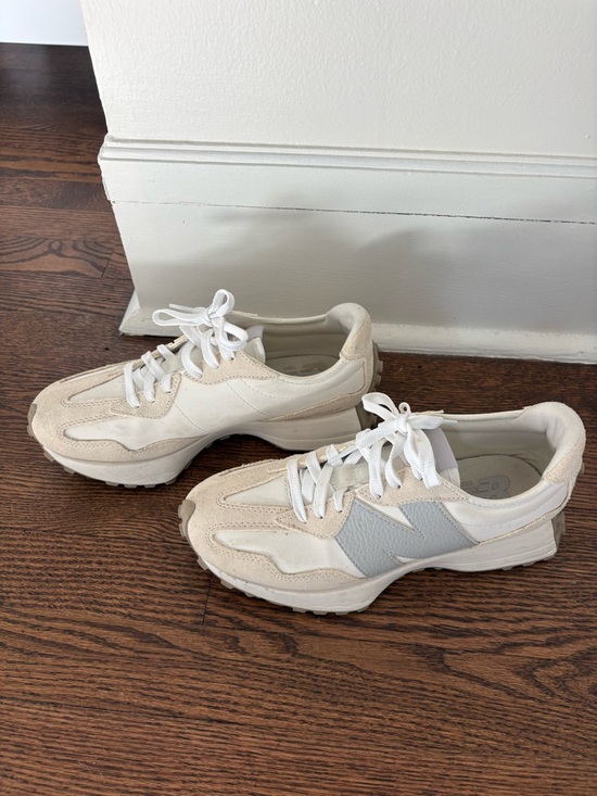 New Balance Shoes - New Balance 327 women’s sneakers size 9
